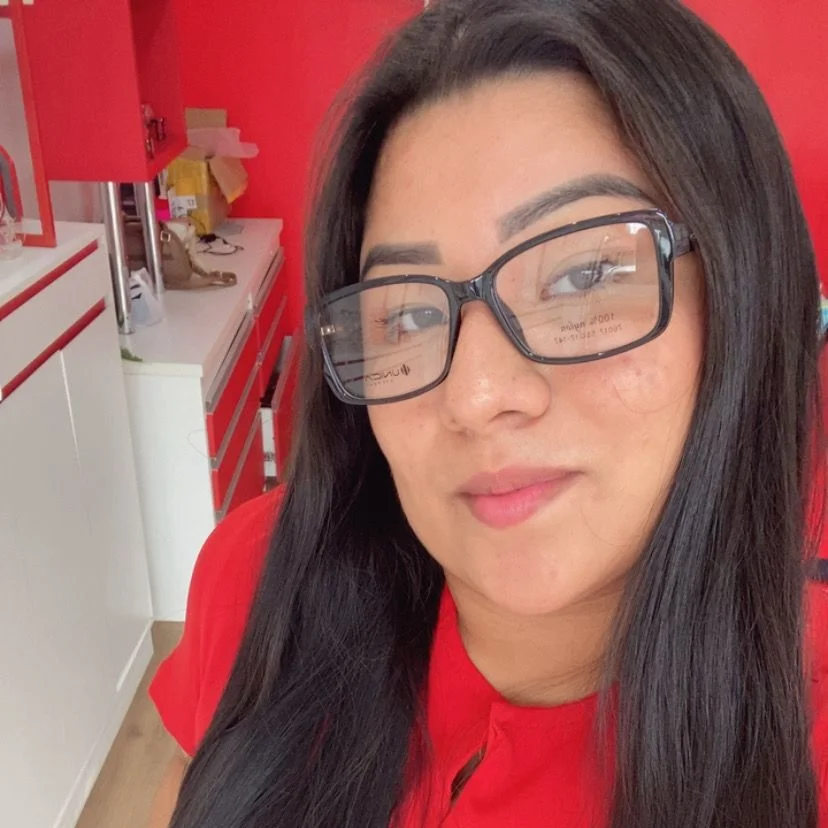 Rosy, consultora de óculos da Ótica Shalom